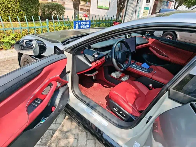 Xiaomi SU7 — Фото автомобиля 12