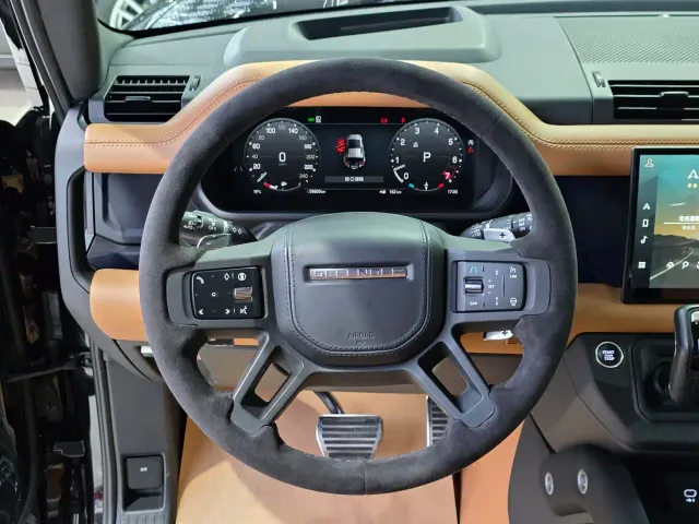 Land Rover Defender — Фото автомобиля 15