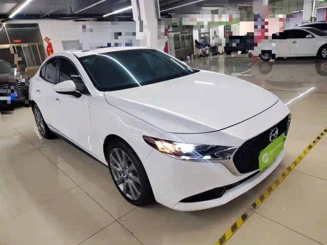 Mazda Axela — Фото автомобиля 3