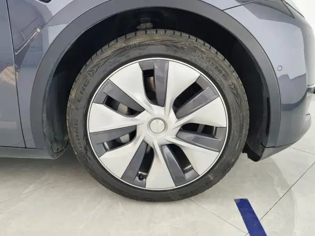 Tesla Model Y — Фото автомобиля 6