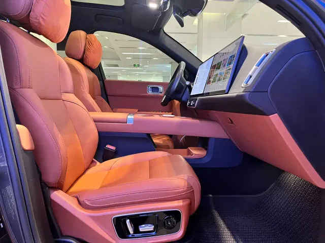 Li Auto L7 — Фото автомобиля 10