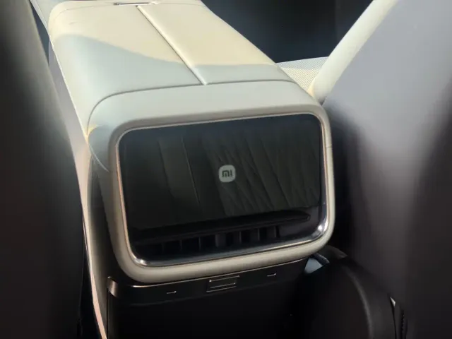 Xiaomi SU7 — Фото автомобиля 16