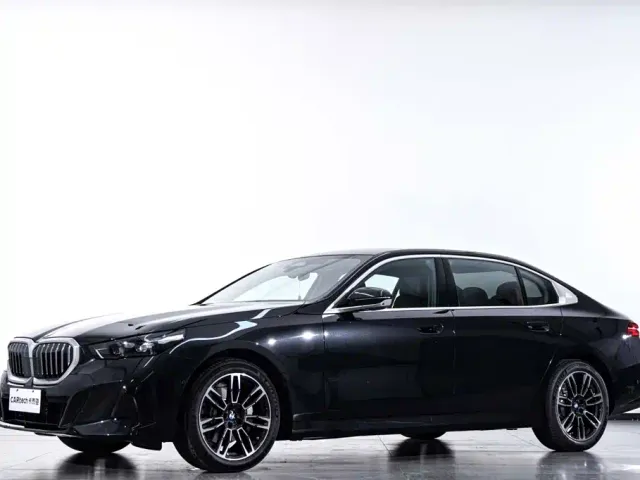 Фотография автомобиля — BMW 5 Series