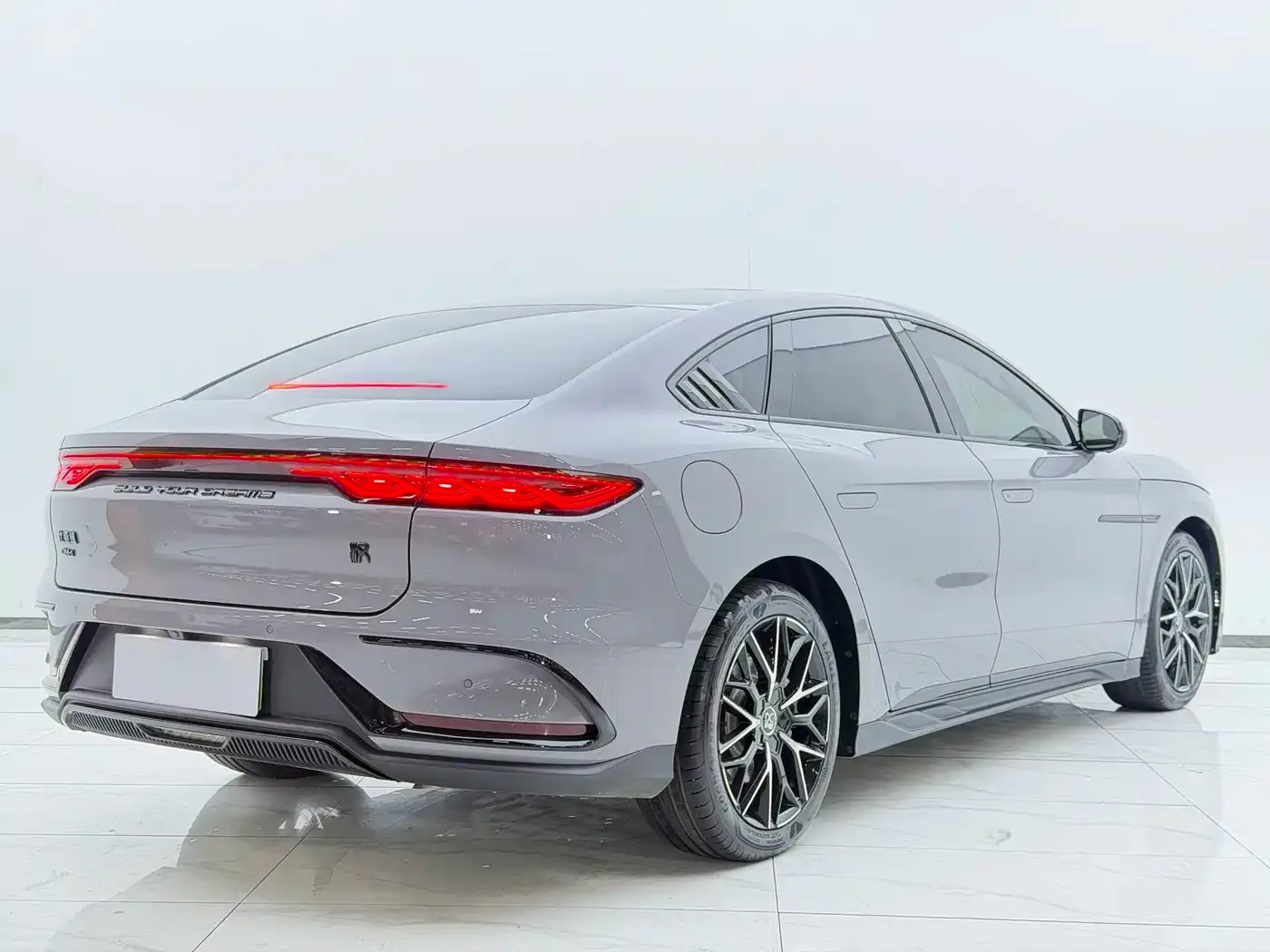 BYD Han 2025 DM-i 125KM Premium — Фото автомобиля 16
