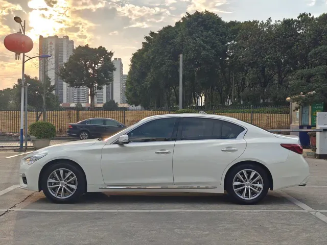 Infiniti Q50L — Фото автомобиля 18