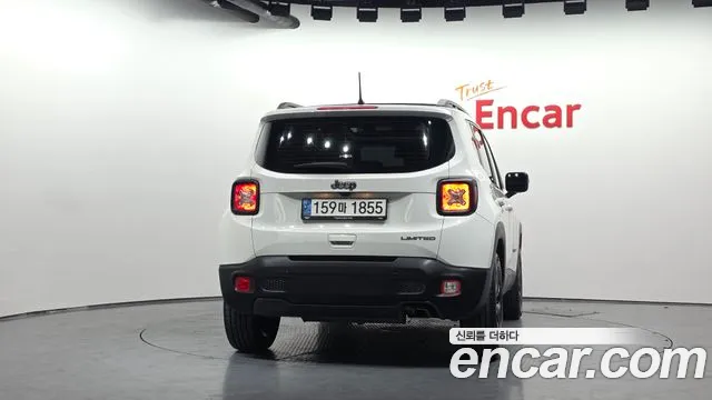Jeep Renegade — Фото автомобиля 4