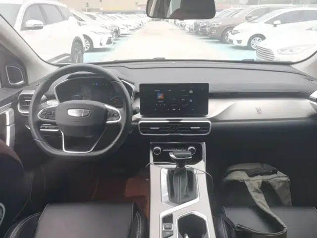 Geely Binyue — Фото автомобиля 9