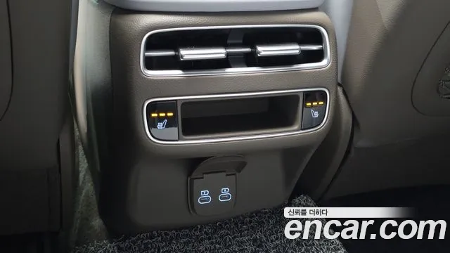 Genesis GV70 2.5T Бензин 2WD — Фото автомобиля 27
