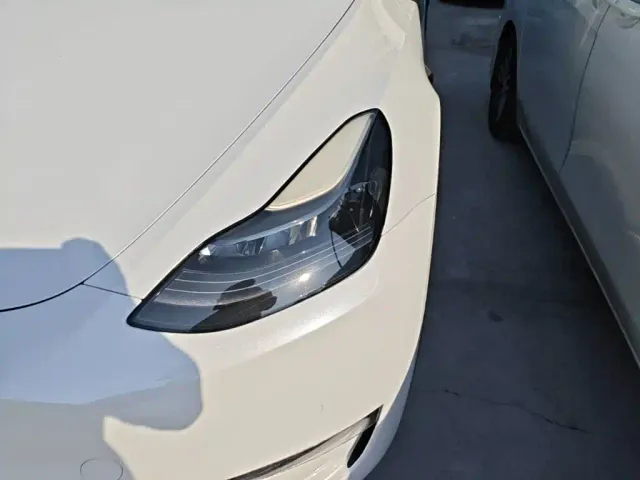 Tesla Model Y — Фото автомобиля 23