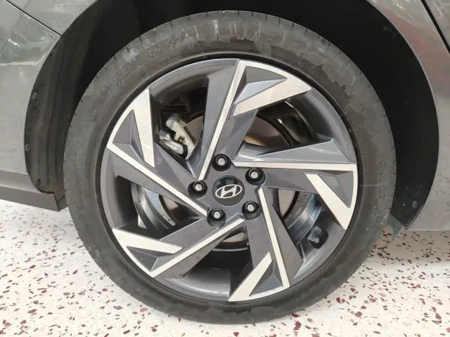 Hyundai Elantra — Фото автомобиля 18