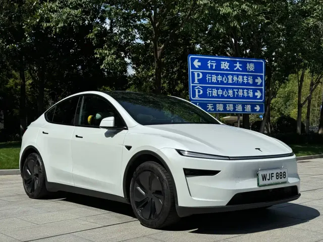 Tesla Model Y — Фото автомобиля 5