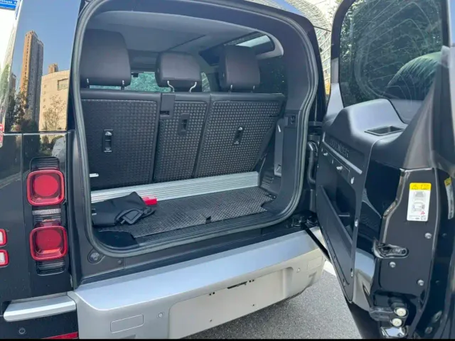 Land Rover Defender — Фото автомобиля 13