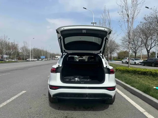 Audi Q6L e-tron — Фото автомобиля 18