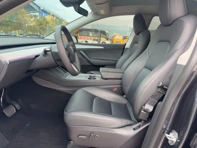 Tesla Model Y — Фото автомобиля 11