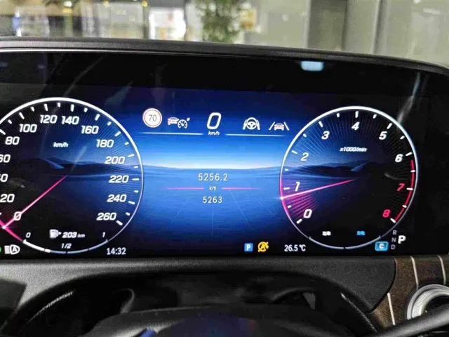 Mercedes-Benz E-Class — Фото автомобиля 9