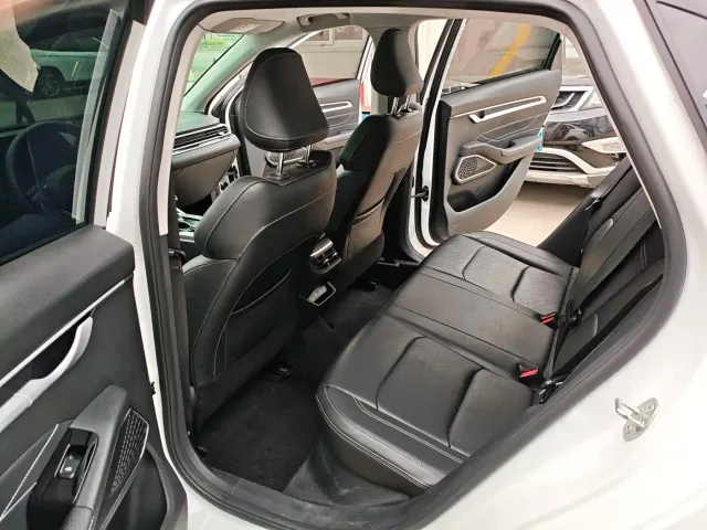 Geely Emgrand — Фото автомобиля 9