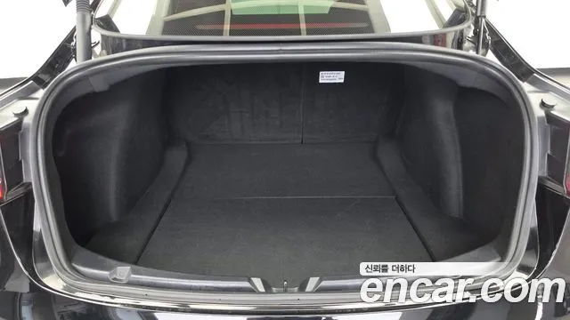 Tesla Model 3 — Фото автомобиля 26