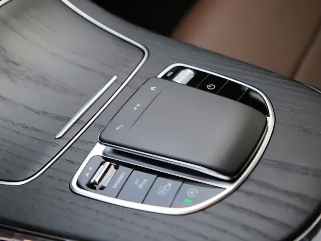Mercedes-Benz E-Class — Фото автомобиля 9