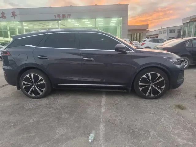 BYD Tang — Фото автомобиля 4