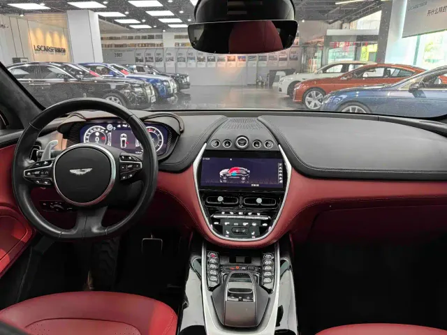 Aston Martin DBX — Фото автомобиля 8