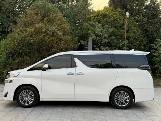 Toyota Vellfire — Фото автомобиля 4