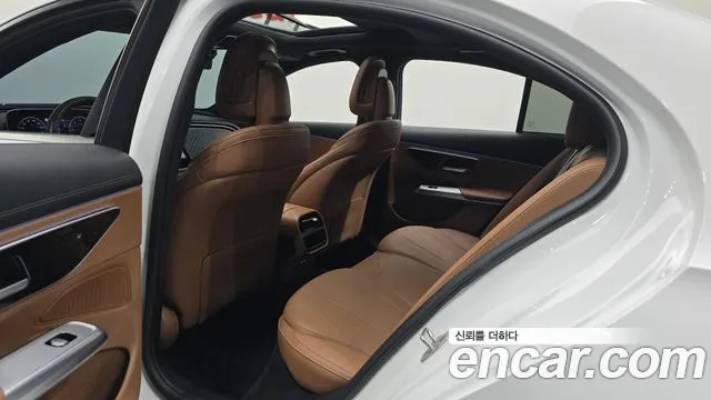 Mercedes-Benz E-Class — Фото автомобиля 8