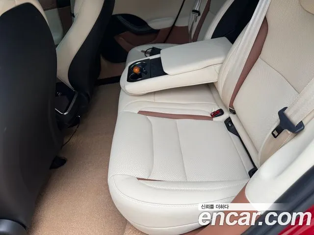 Tesla Model S — Фото автомобиля 7