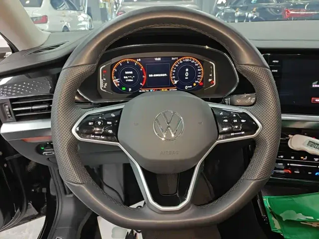 Volkswagen Passat — Фото автомобиля 10