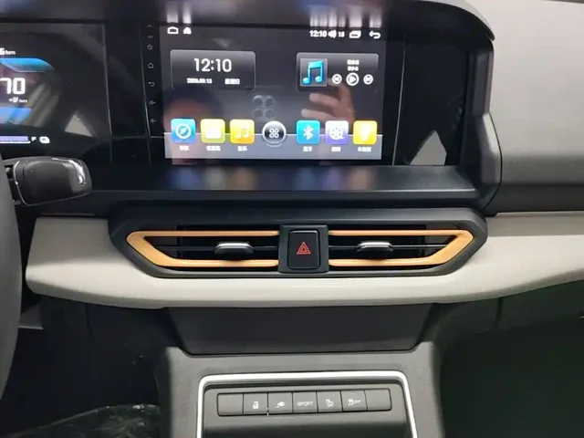 Dongfeng Fengshen E70 — Фото автомобиля 12