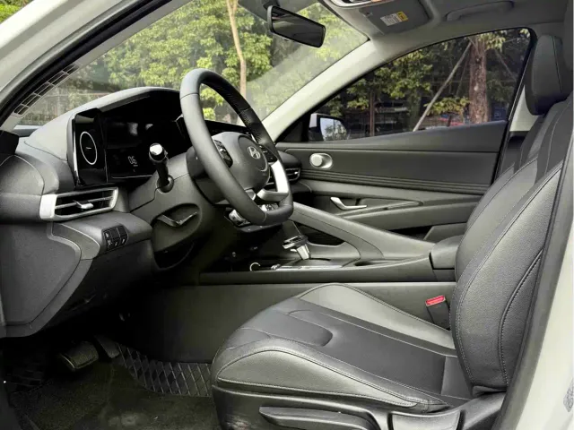 Hyundai Elantra — Фото автомобиля 9
