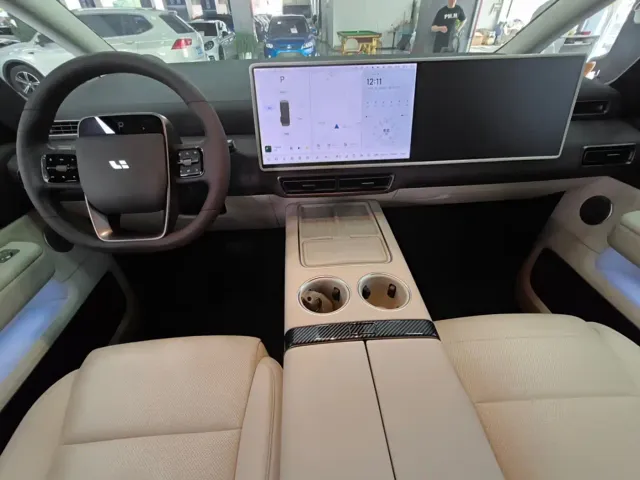 Li Auto MEGA — Фото автомобиля 10