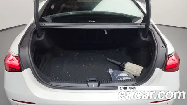 Mercedes-Benz E-Class — Фото автомобиля 18