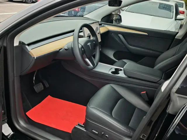 Tesla Model Y — Фото автомобиля 8
