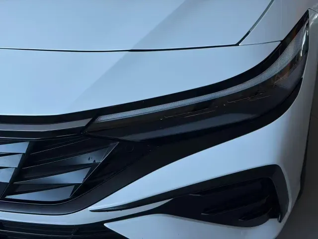 Hyundai Elantra — Фото автомобиля 3