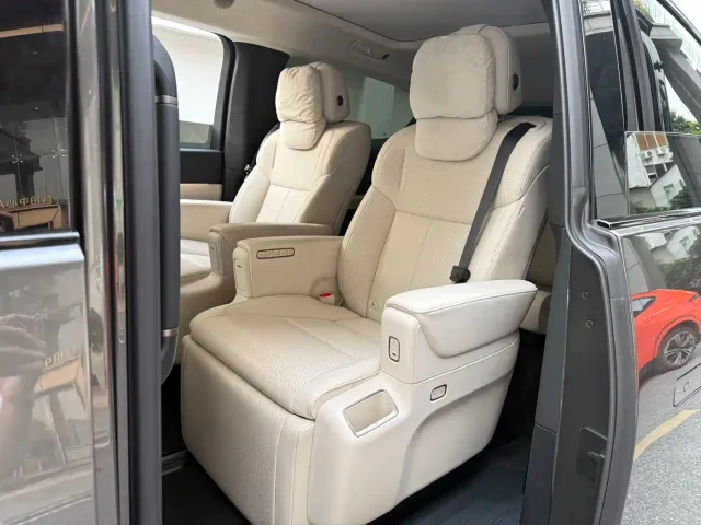 Li Auto MEGA — Фото автомобиля 12