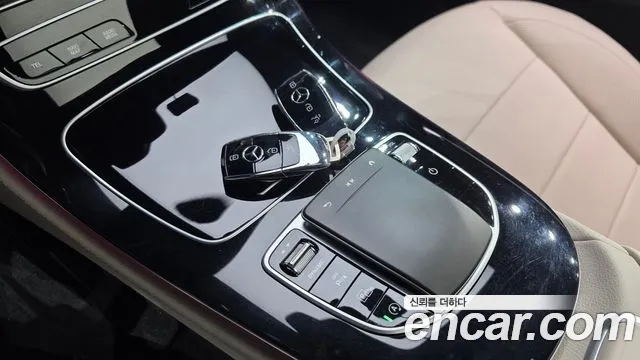 Mercedes-Benz E-Class — Фото автомобиля 14
