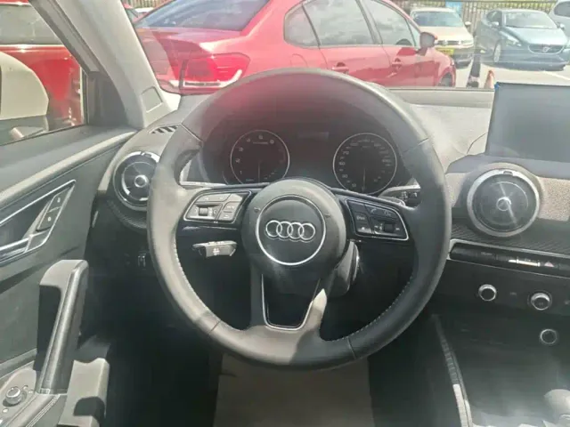 Audi Q2L — Фото автомобиля 6