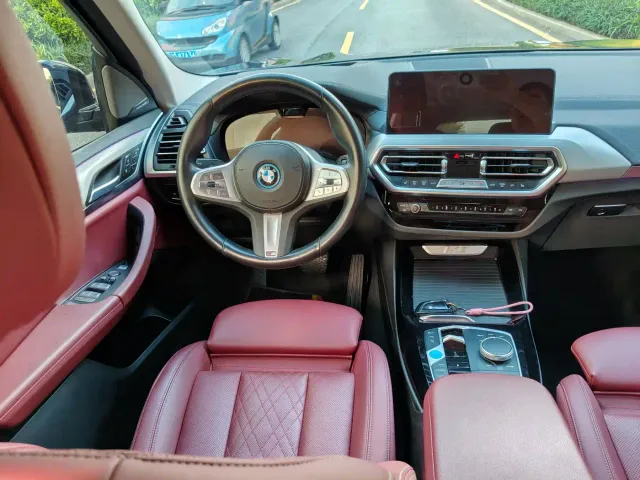 BMW iX3 — Фото автомобиля 12