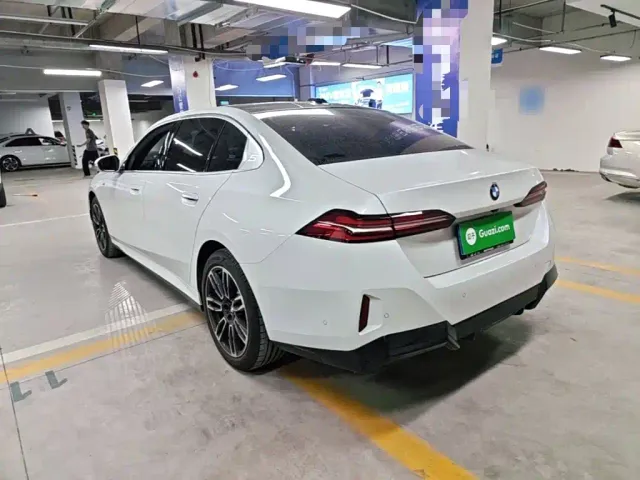 BMW 5 Series — Фото автомобиля 4