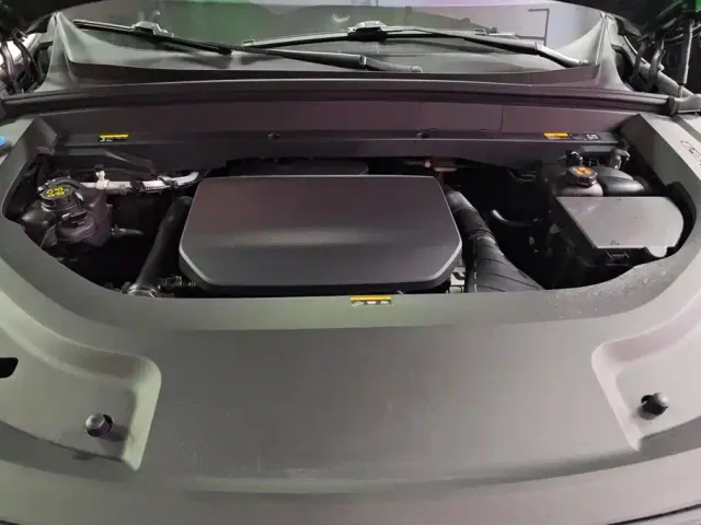Li Auto L8 — Фото автомобиля 10