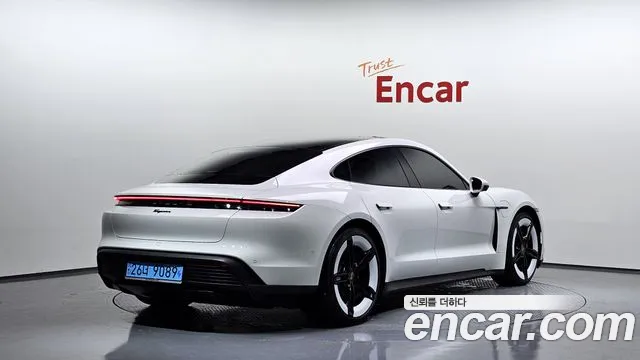 Porsche Taycan — Фото автомобиля 2