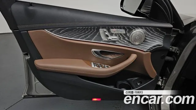 Mercedes-Benz E-Class E-класс W213 E350 4MATIC Exclusive — Фото автомобиля 21
