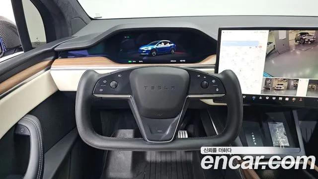 Tesla Model X — Фото автомобиля 12