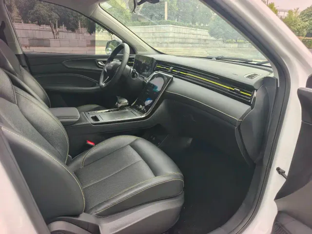 Roewe RX5 — Фото автомобиля 7