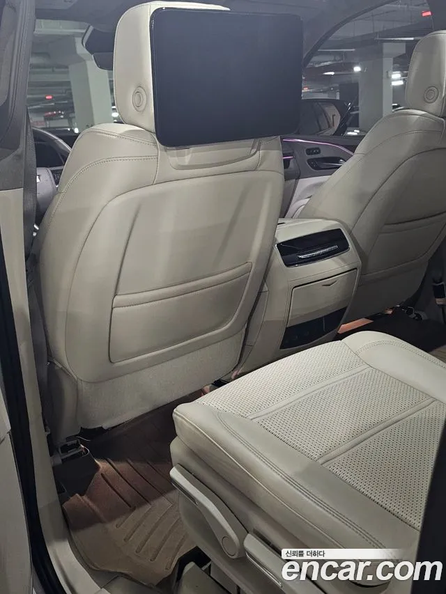 Cadillac Escalade 5th Gen — Фото автомобиля 11