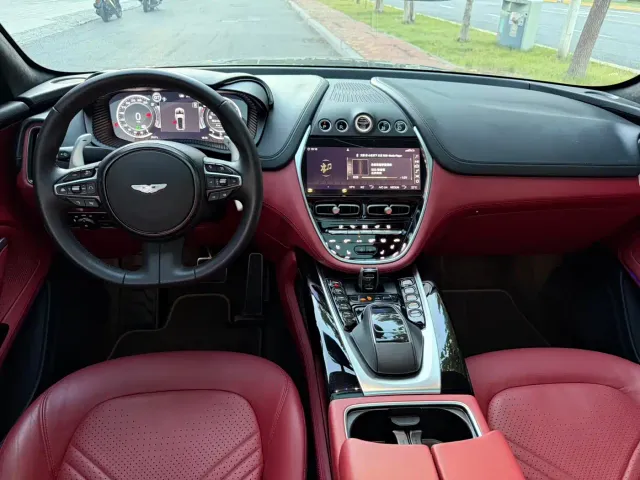 Aston Martin DBX — Фото автомобиля 7