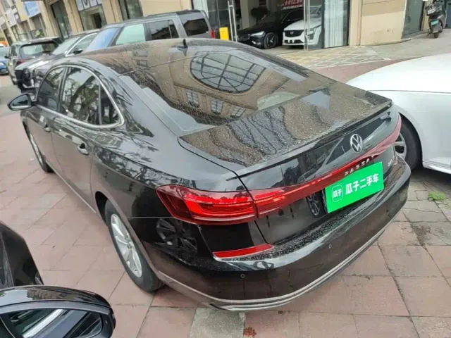 Volkswagen Passat — Фото автомобиля 4