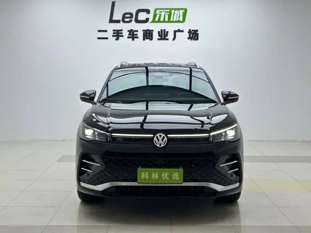 Volkswagen Tiguan L — Фото автомобиля 3