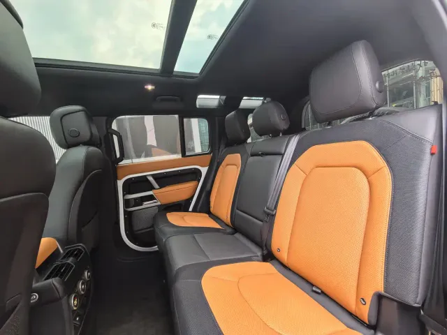 Land Rover Defender — Фото автомобиля 21