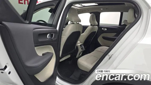 Volvo XC40 — Фото автомобиля 18